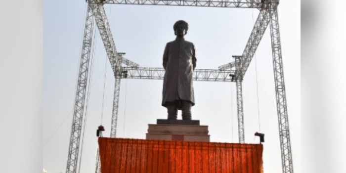 छोटूराम आजादी पूर्व भारत के बड़े किसान नेता थे. उनके कामों के लिए उन्हें 'सर' की उपाधि दी गई थी.