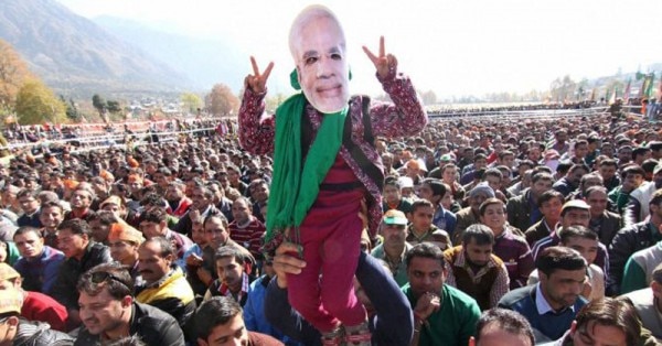 प्रधानमंत्री मोदी ने 2014 में किश्तवाड़ में रैली की थी. ये तभी की तस्वीर है. ऐसा हाई प्रोफाइल कैंपेन चलाने की हिम्मत इस बार इस बार किसी राजनैतिक पार्टी की नहीं हो रही है. (फोटोःपीटीआई)