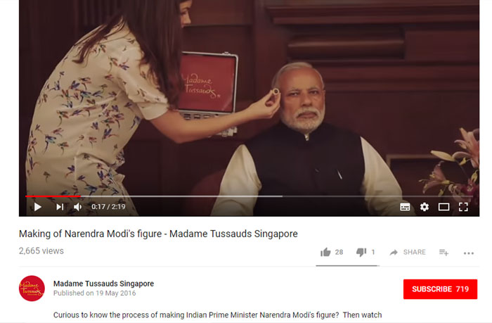 ये वीडियो मैडम तुसाद्स सिंगापोर ने यूट्यूब पर अपलोड किया था. वीडियो के इस फ्रेम में वही तस्वीर है, जो वायरल पोस्ट में नजर आती है.
