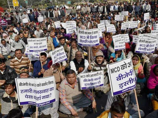 एमसीडी के कर्मचारी पहले भी कई बार विरोध प्रदर्शन कर चुके हैं.