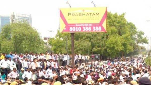 मांगें न माने जाने की वजह से सफाई कर्मचारी हड़ताल पर हैं.