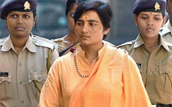 सबसे पहली गिरफ्तारी साध्वी प्रज्ञा की हुई थी, क्योंकि धमाके में इस्तेमाल की गई बाइक की मालिक साध्वी प्रज्ञा ही थीं.
