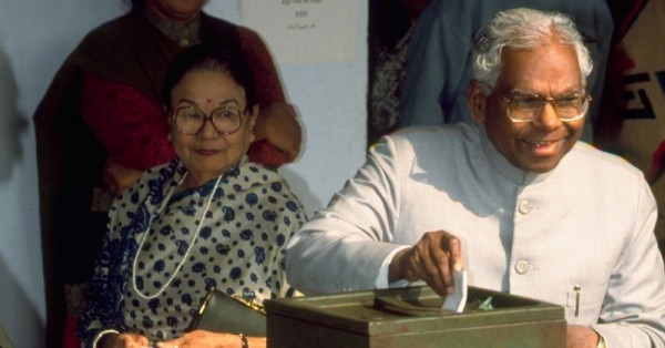 पूर्व राष्ट्रपति लोकतंत्र पर अपनी आस्था जताते हुए.