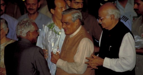 दसवें राष्ट्रपति एक दौरान के भाजपा के दो दिग्गजों के साथ