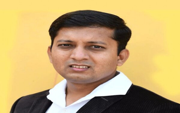 आनंद सिद्दू नाइमागौड़ा ये चुनाव जीत गए हैं.