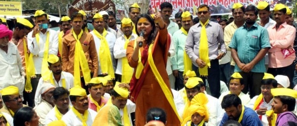 धनगरों ने भी अपने लिए आरक्षण की मांग की थी और देवेंद्र फडणवीस ने भी इसका समर्थन किया था.