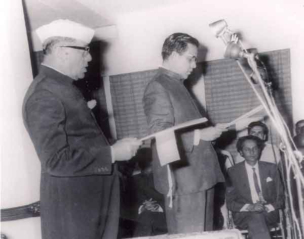 इंदिरा का आदेश हुआ और प्रकाश चंद सेठी मध्यप्रदेश के मुख्यमंत्री बन गए.