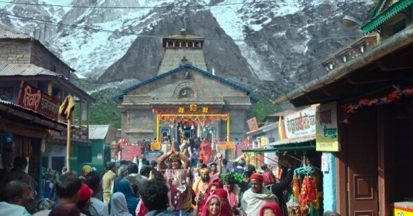 2013 से पहले के केदारनाथ को दिखाने में सावधानी बरती गई है और वो अच्छा भी लगता है.
