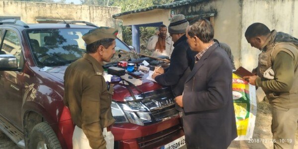 ज्योति रंधवा और उनके साथी महेश विराजदार के पास से मिला सामान.