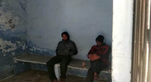 पुलिस हिरासत में ज्योति रंधावा और महेश विराजदार.