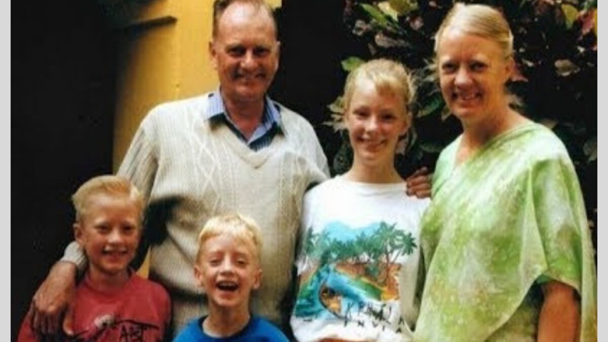 जब ग्राहम स्टेंस और उनके 2 बच्चों को दारा सिंह ने धर्मांतरण के शक में ज़िंदा जला डाला - Story of Christian missionary Graham Staines and his two sons who were burnt alive