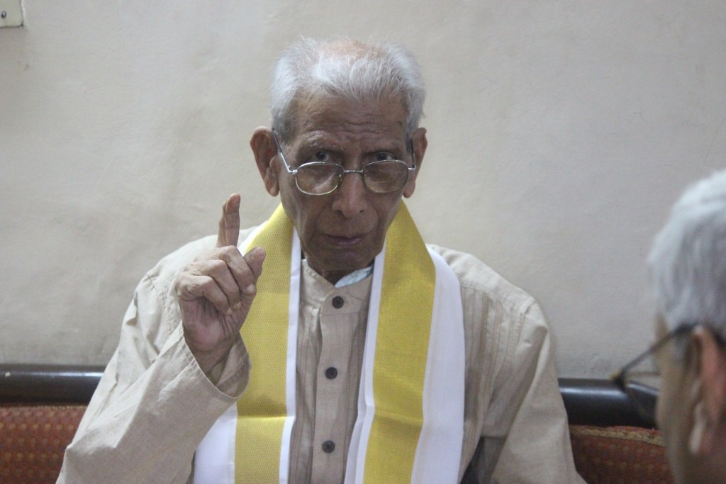 सागर और जोधपुर यूनिवर्सिटी होते हुए दिल्ली की जवाहरलाल यूनिवर्सिटी पहुंचे. 