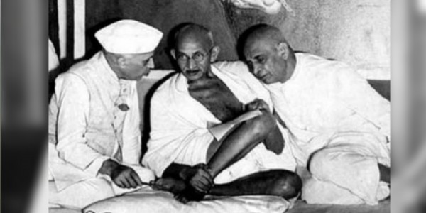पंडित नेहरू की अनुपस्थिति में सरदार पटेल नहीं चाहते थे कि ये प्रस्ताव गिरे. 