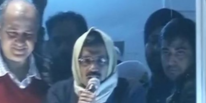 सरकार ना चला पाने के चलते केजरीवाल ने इस्तीफ़ा दे दिया था.