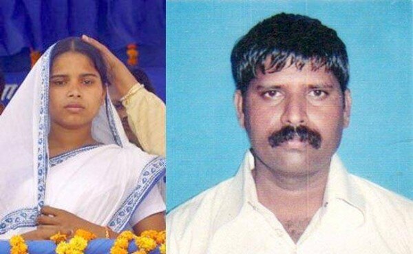 राजू पाल (दाएं) की हत्या के बाद उपचुनाव में बीएसपी ने पूजा पाल को उम्मीदवार बना दिया था.