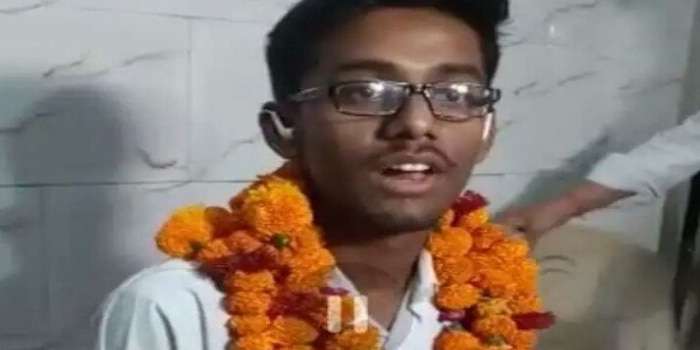 10वीं बोर्ड के टॉपर गौतम रघुवंशी आईआईटियन बनना चाहते हैं.