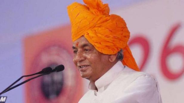 जिस समय बाबरी मस्जिद गिराई गयी, उस समय कल्याण सिंह उत्तर प्रदेश के मुख्यमंत्री थे. उन पर विध्वंस के केस का मुक़दमा चल रहा है. कहते हैं कि उन्होंने पुलिस और सुरक्षाबलों को कारसेवकों पर कार्रवाई न करने के निर्देश दिए थे. जिस समय बाबरी मस्जिद गिराई गयी, उस समय कल्याण सिंह उत्तर प्रदेश के मुख्यमंत्री थे. उन पर विध्वंस के केस का मुक़दमा चल रहा है. कहते हैं कि उन्होंने पुलिस और सुरक्षाबलों को कारसेवकों पर कार्रवाई न करने के निर्देश दिए थे.