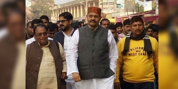 बसपा प्रत्याशी अफजाल अंसारी कहते हैं कि 'अगर मनोज सिन्हा बलिया से लड़ते तो वो भी बलिया से ही लड़ते.'