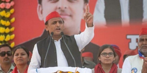 अखिलेश यादव ने जौनपुर और गाज़ीपुर में हुई हत्याओं के बाबत कानून व्यवस्था पर सवाल उठाए हैं.