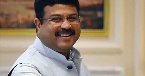 धर्मेंद्र प्रधान बीजेपी की तरफ से यूपी चुनाव के प्रभारी बनाए गए. धर्मेंद्र प्रधान पहली मोदी कैबिनेट में पेट्रोलियम एवं प्राकृतिक गैस मंत्री रहे.