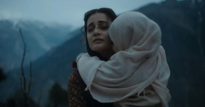 अपनी बच्ची के साथ कायनाज़ सीरीज़ में कायनाज़ का रोल दिया मिर्ज़ा ने किया है.