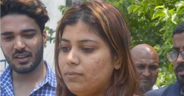 9 मई को प्रियंका ने फेसबुक पर ममता बनर्जी की मॉर्फ फोटो शेयर की थी.