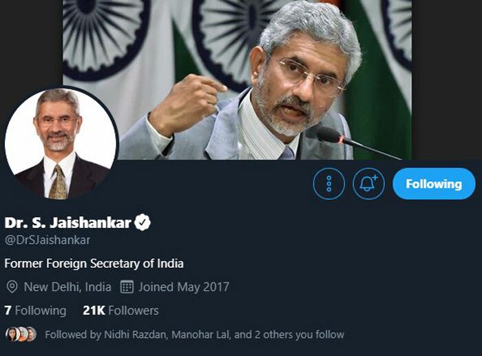 ट्विटर पर धुआंधार तरीके से फॉलोअर्स की संख्या बढ़ रही है. हर बार आप पेज रिफ्रेश करेंगे, फॉलोअर्स की संख्या में आपको इज़ाफा नज़र आएगा.