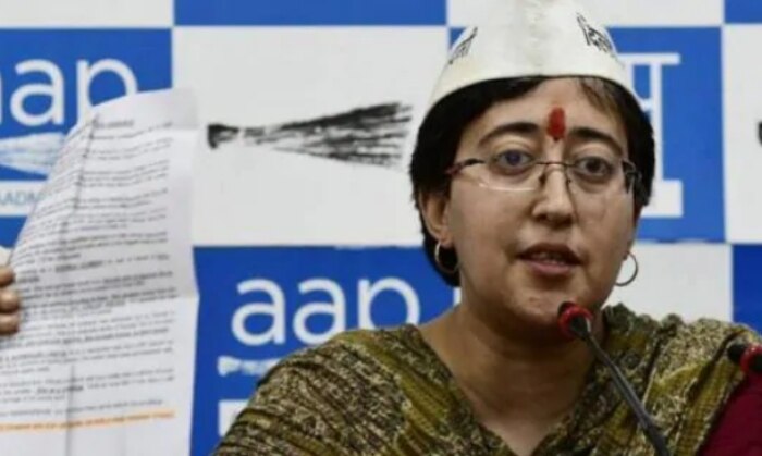 आतिशी ने इस पर्चे पर काफ़ी बवाल मचाया था. बात महिला आयोग और चुनाव आयोग तक भी गई थी