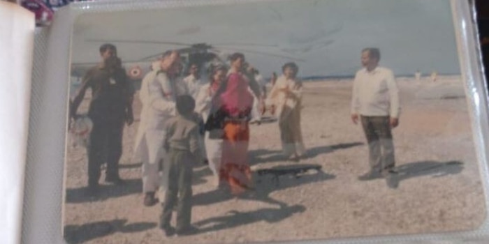 तत्कालीन पीएम राजीव गांधी, सोनिया गांधी और अन्य की लक्षद्वीप दौरे की तस्वीर. (फोटो क्रेडिट-वजाहत हबीबुल्लाह)