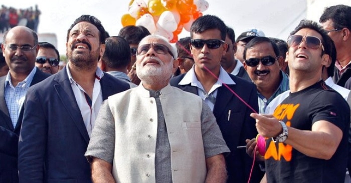 2014 में फिल्म 'जय हो' के प्रमोशन के दौरान तब प्रधानमंत्री पद के उम्मीदवार रहे नरेंद्र मोदी के साथ अहमदाबाद में पतंग उड़ाते सलमान खान.