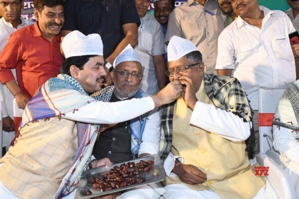 सुशील मोदी ने इफ्तार पार्टी का आयोजन किया, तो नीतीश कुमार उसमें शरीक नहीं हुए.