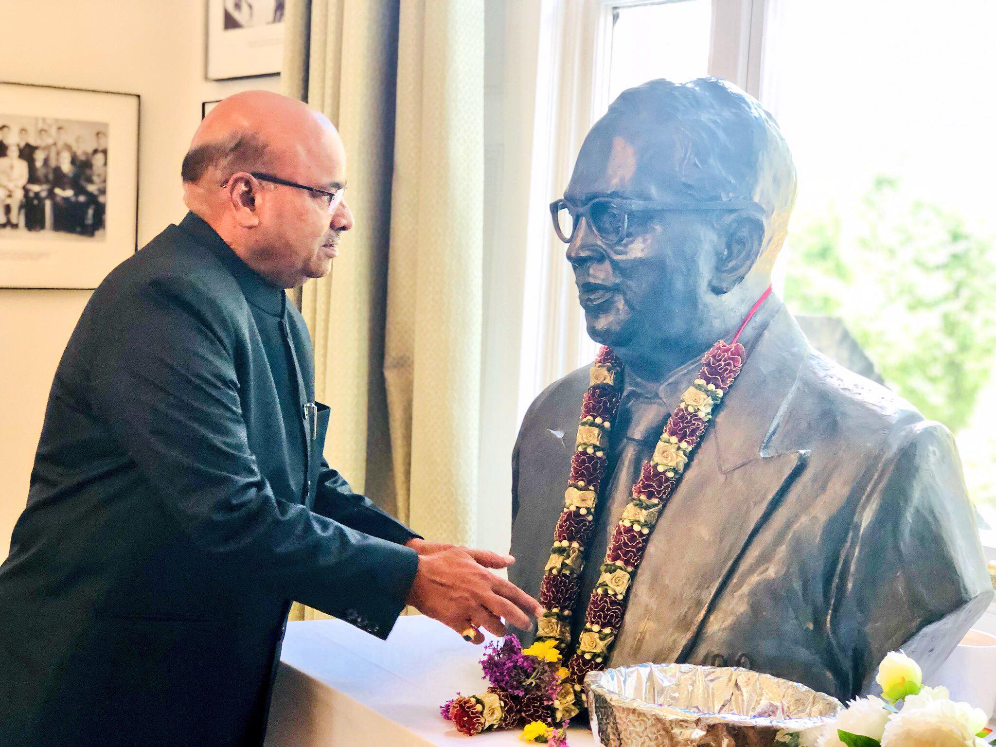 थावरचंद गहलोत को बीजेपी अपने दलित चहरे के तौर पर स्थापित करने में लगी हुई है.