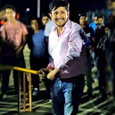 क्रिकेट के बल्ले से पुराना अनुराग रहा है आकाश का.