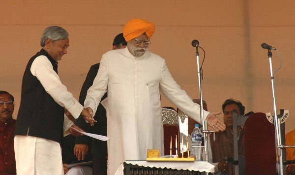 Nitish Kumar, Swearing is ceremony as the 32nd Chief Minister of Bihar by Governor Buta Singh at the historic Gandhi Maidan in Patna, Bihar, India