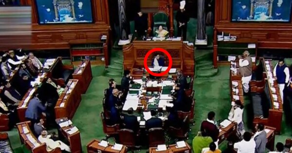 लाल घेरे वाली सीट पर स्नेहलता श्रीवास्तव बैठती हैं. (लोकसभा)
