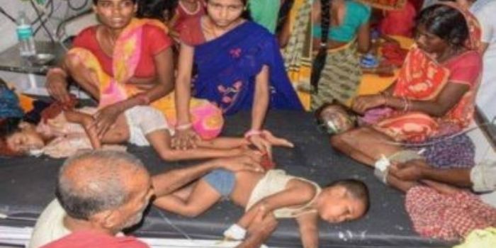 अफवाह ये भी है कि बच्चे लीची की वजह से मर रहे हैं, डॉक्टरों ने मामले की जांच की बात की है.