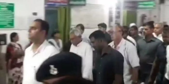 18 जून को नीतीश कुमार मुज़फ्फरपुर के एसकेएमसीएच हालात का जायज़ा लेने पहुंचे थे.