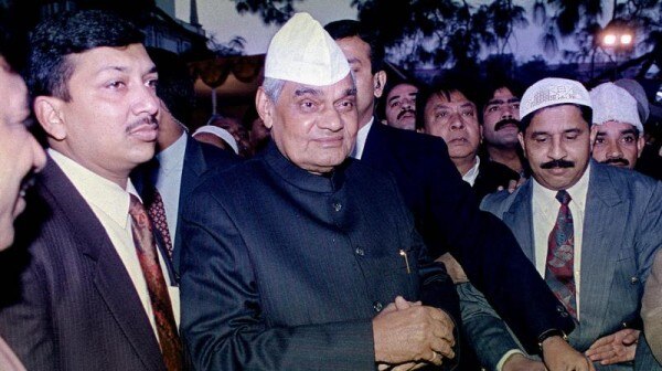 अटल बिहारी वाजपेयी भी प्रधानमंत्री रहते हुए इफ्तार पार्टियों का आयोजन करते रहते थे.