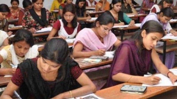 परिक्षार्थियों का कहना था कि आयोग के जवाब गलत हैं. आयोग का कहना था कि जवाब विशेषज्ञों ने तैयार किए हैं. (सांकेतिक तस्वीर)
