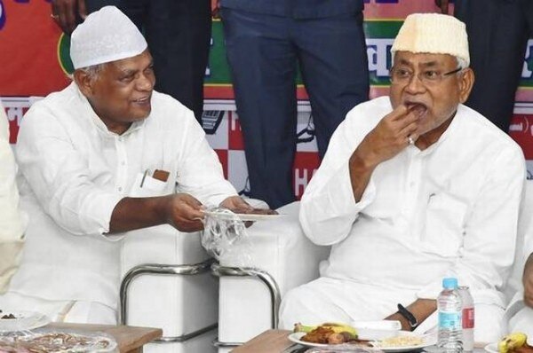 जीतन राम मांझी ने इफ्तार पार्टी की तो नीतीश कुमार इस पार्टी में शामिल हुए थे. 