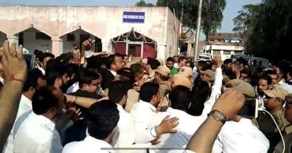 9 अप्रैल को वकीलों ने चार्जशीट दाखिल करने का विरोध किया था और जम्मू बंद बुलाया था.