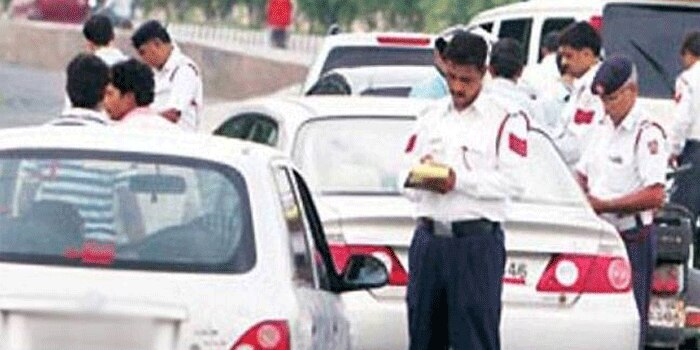 अब चालान काटने वाले पुलिस कर्मियों ने गैर-कानूनी काम किया तो उन्हें भी दोगुना जुर्माना भरना पड़ेगा. विभागीय कार्रवाई होगी सो अलग.