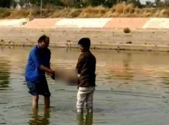 बच्ची की हत्या करके बॉडी नदी में फेंक दी गई थी.