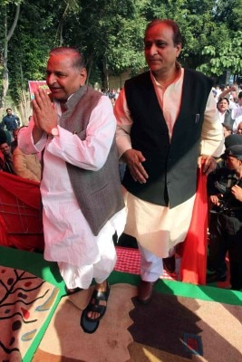 मुलायम सिंह यादव के साथ आज़म खान