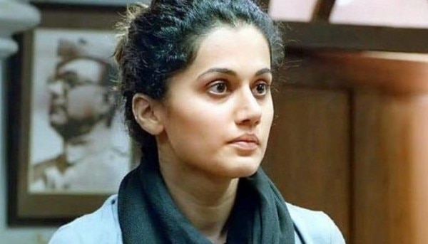 'पिंक' फिल्म में शराब पीने के बाद मीनल (तापसी पन्नू) के साथ रेप की कोशिश होती है. सेल्फ डिफेंस में वो पलटकर मार देती है.