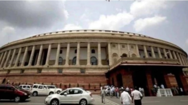 लोकसभा परिसर के अंदर से बिना लोकसभा अध्यक्ष या राज्यसभा के सभापति की इजाजत के किसी को गिरफ्तार नहीं किया जा सकता है.