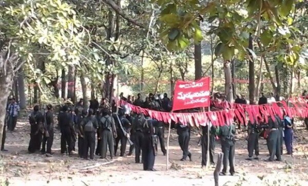 बॉक्साइट खनन के खिलाफ प्रदर्शन करते माओवादी