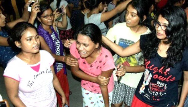 2017 में जब छात्राओं ने अपने लिए सुरक्षित माहौल की मांग की थी तब इसी BHU प्रशासन ने विक्टिम्स पर ही सवाल उठा दिए थे. (तस्वीर: पीटीआई )