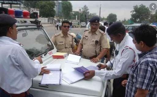 भारी चालान से जनता दो धड़ों में बंट गई है
