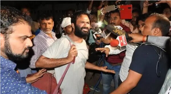 अस्पताल में 60 बच्चों की मौत के मामले में कफील को करीब 9 महीने जेल में बिताने पड़े थे.